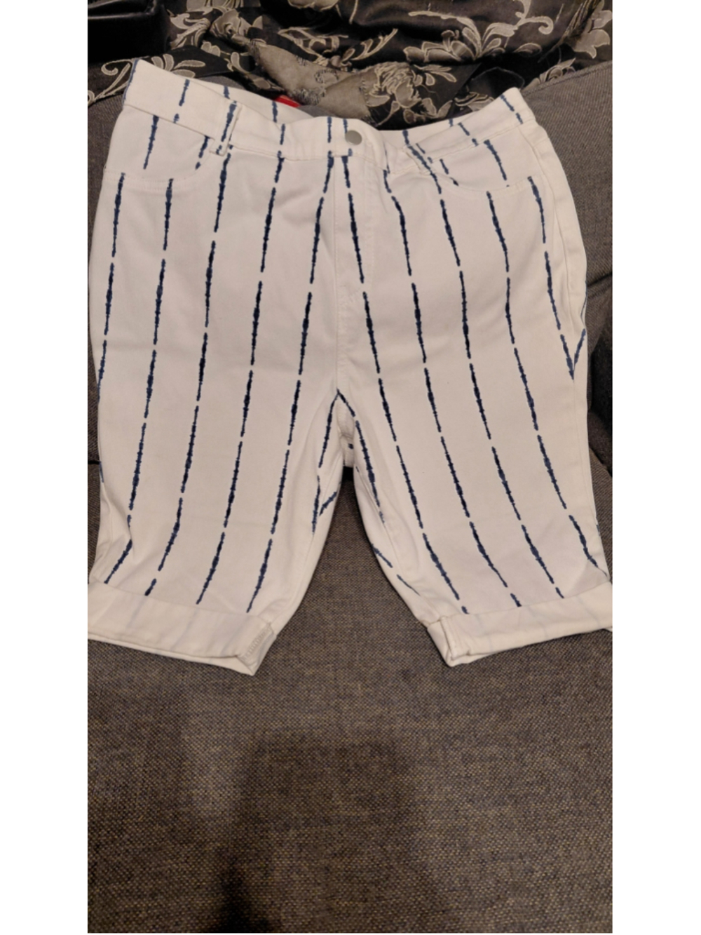 Women's Time and Tru Bermuda Shorts Size M White Blue Striped